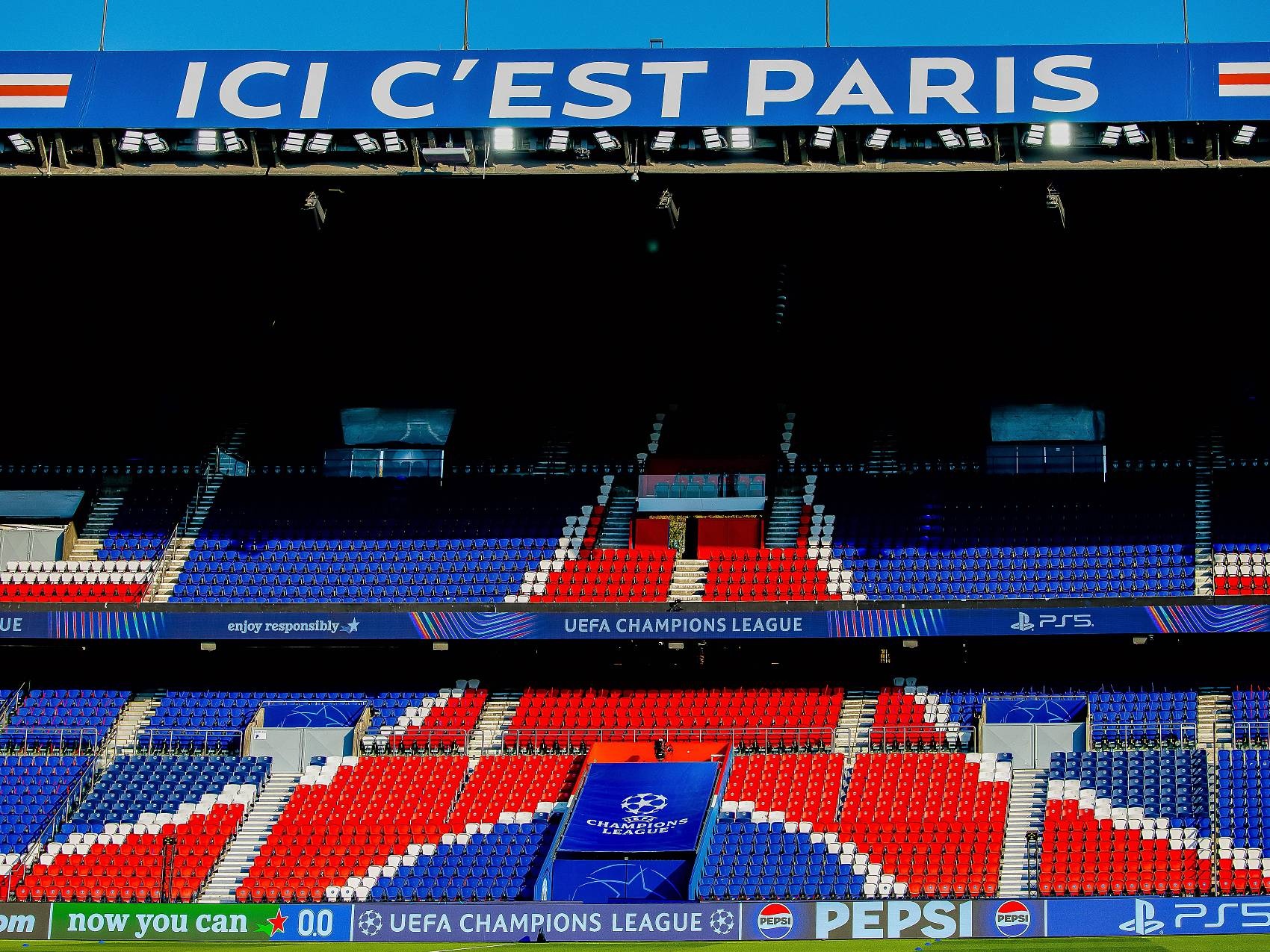 RMC：巴黎死忠远征昂热的行程取消，原因是内部两个派系打起来了